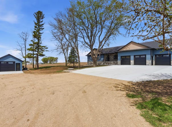 595 County Highway 4, Beaver Creek, MN 56116