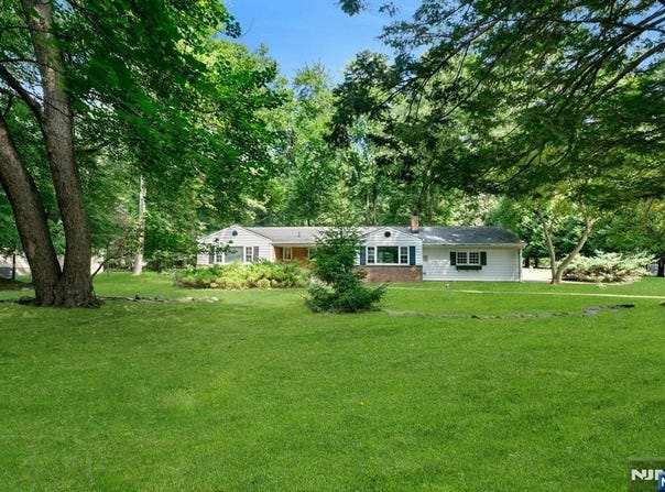 15 Pinehill Drive, Upper Saddle River, NJ 07458