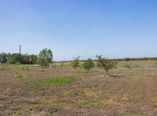 105 CR 423, Taylor, TX 76574