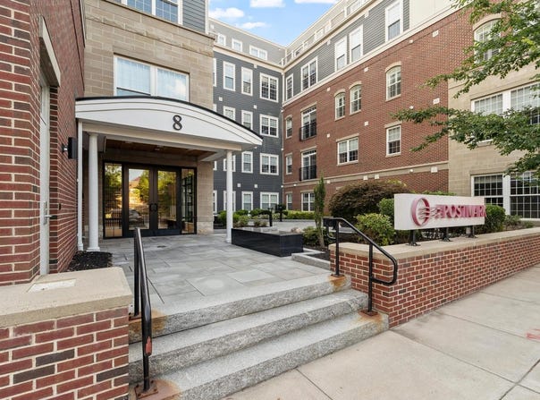 8 Sanborn St, Reading, MA 01867