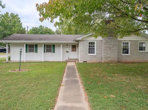 2143 S Brighton Drive, Springfield, MO 65804