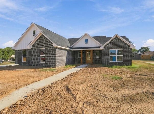 152 Corley Cir., Wake Village, TX 75501
