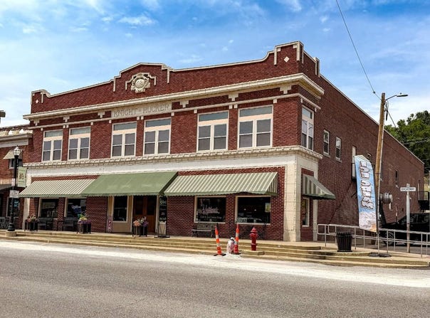 117 E Broadway St, Brunswick, MO 65236