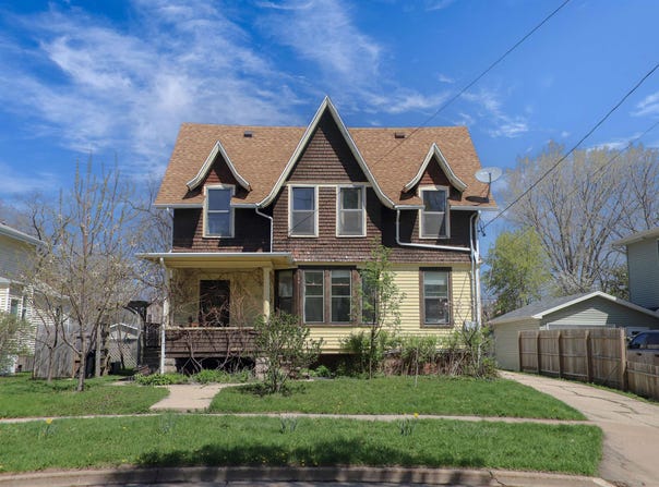 826 E WASHINGTON Street, APPLETON, WI 54911