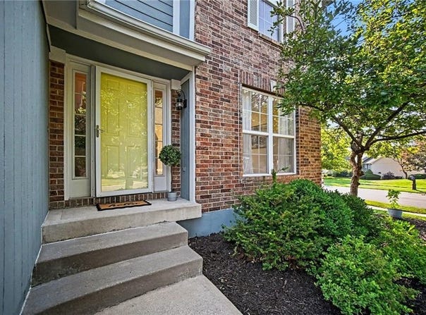 1058 Maple Woods Terrace, Liberty, MO 64068