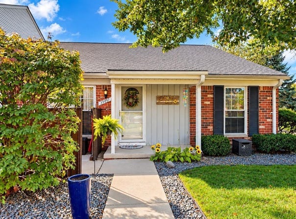 39497 Heatherheath Drive, Clinton Township, MI 48038