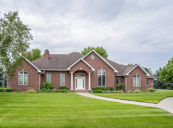 120 7th St PL NE, LeMars, IA 51031