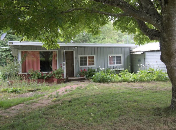 64334 Penny Rd, Coos Bay, OR 97420
