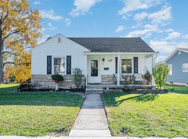 9 E Silver Street, Wapakoneta, OH 45895