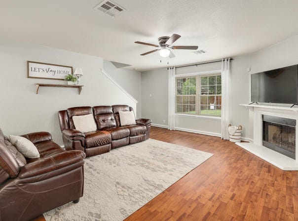 335 Mistletoe Ln, Kyle, TX 78640