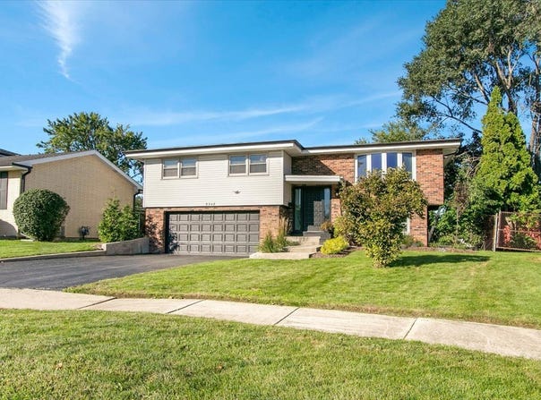 9248 S 89th Avenue, Hickory Hills, IL 60457