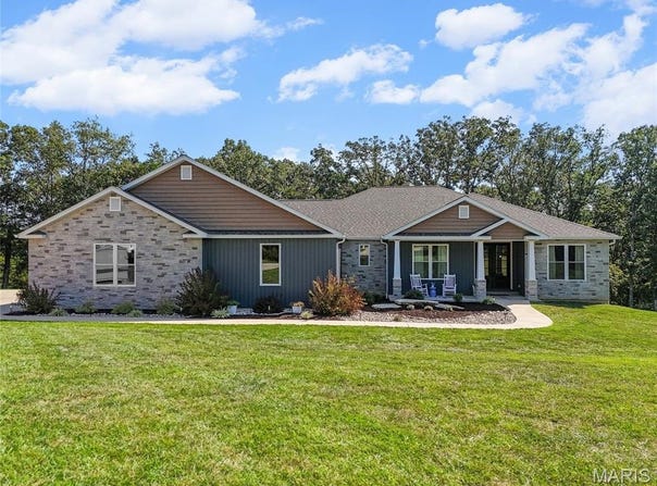 1402 Circle Hill Drive, Hillsboro, MO 63050
