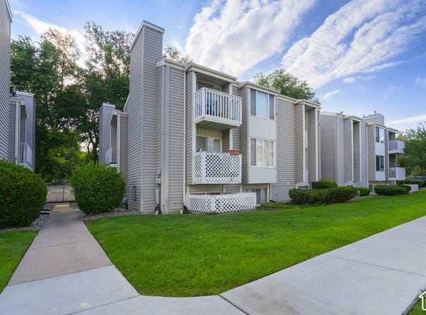 875 E ARROWHEAD Ln, Murray, UT 84107
