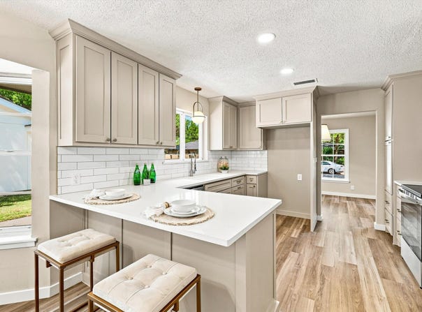 305 Brookview Drive, Hurst, TX 76054