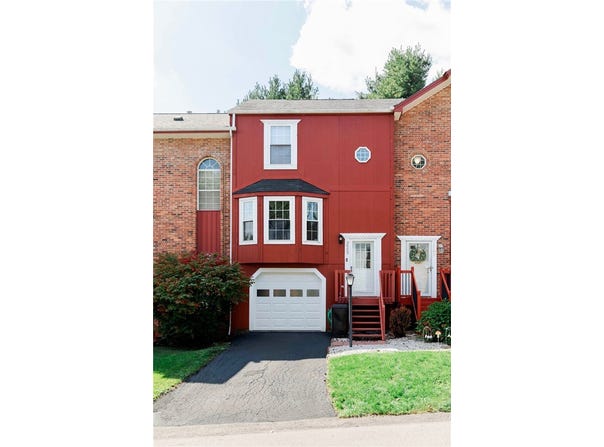2002 Timber Trl, North Fayette, PA 15126