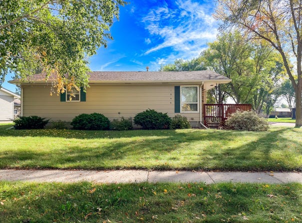1646 Lawnridge Ave SE, Huron, SD 57350