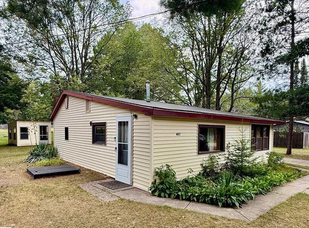407 Hunter Drive, Lake, MI 48632