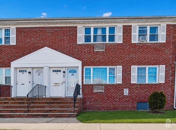 43 Gramercy Gardens, Middlesex, NJ 08846