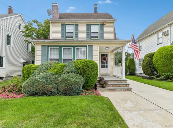 27 Juniper Avenue, Mineola, NY 11501