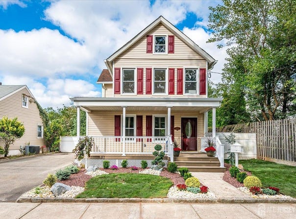8 Fox Road, Edison, NJ 08817