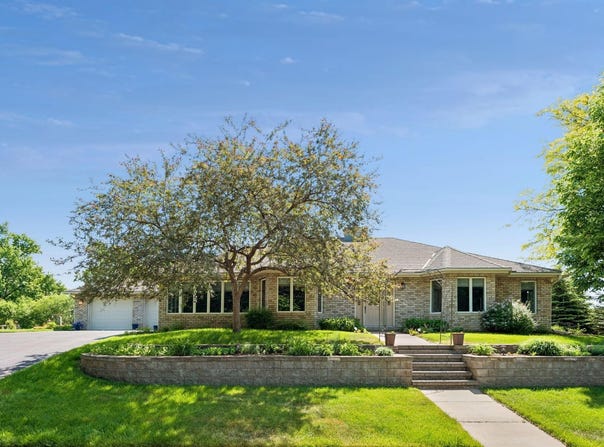 700 Spruce Drive, Hudson, WI 54016