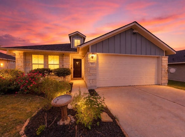 303 Schuyerville Dr, Elgin, TX 78621