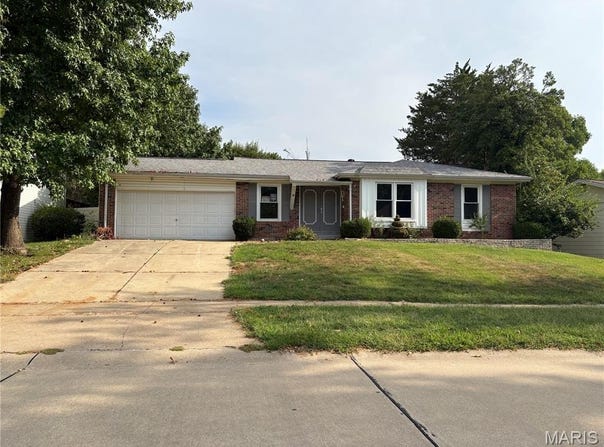 371 Palermo Drive, Ballwin, MO 63021