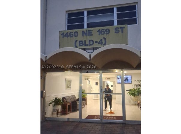 Miami, FL 33162