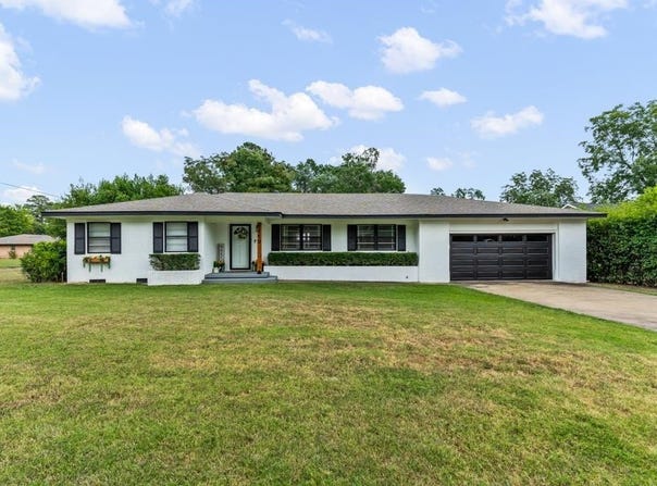 1119 Bledsoe Street, Gilmer, TX 75644