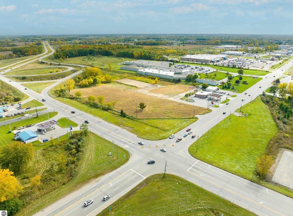 7996 N Alger Road, Alma, MI 48801