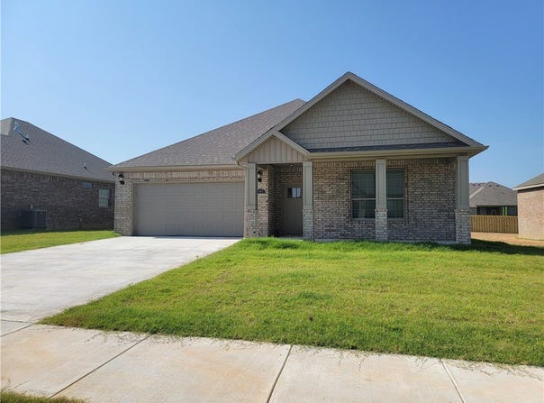 1041 Skyline Loop, Centerton, AR 72719