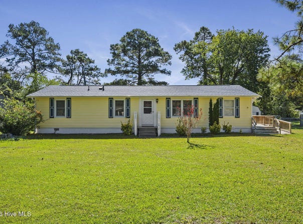 2912 Newport Circle, Newport, NC 28570