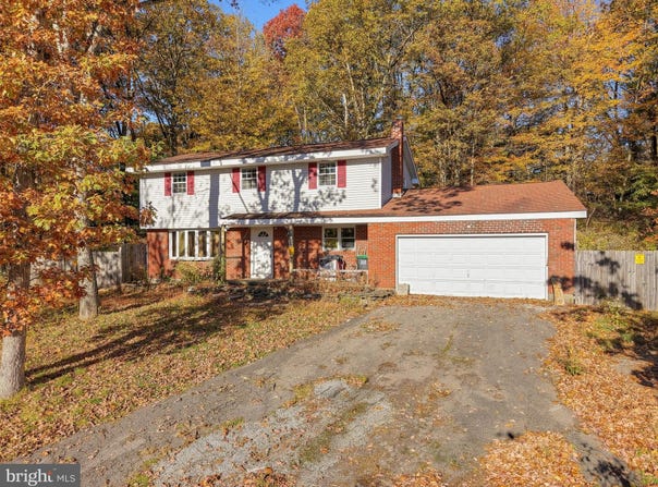 10 HEMLOCK Road, MOUNT POCONO, PA 18344