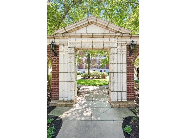 486 Sheridan Road, Evanston, IL 60202