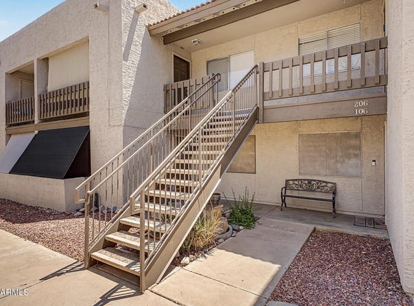 520 N STAPLEY Drive, Mesa, AZ 85203