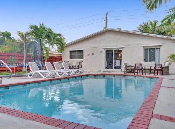 208 SW 2nd Ave, Hallandale Beach, FL 33009