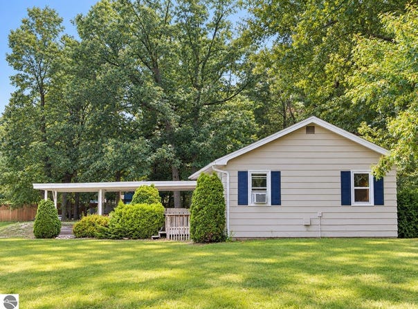 885 Parsons Road, Traverse City, MI 49686