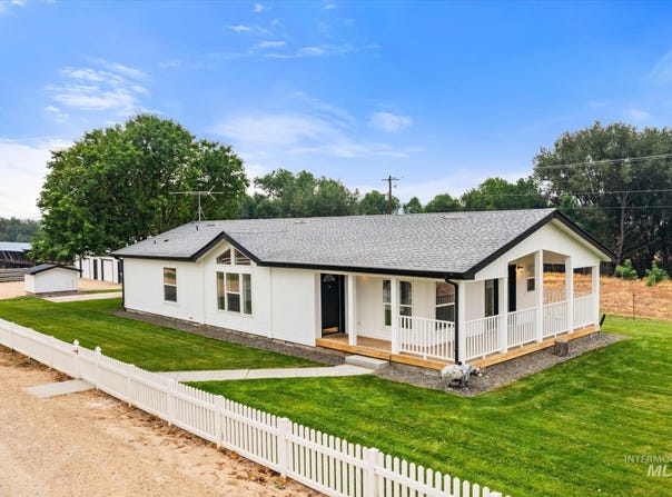 2283 Canyon Rd S, Melba, ID 83641