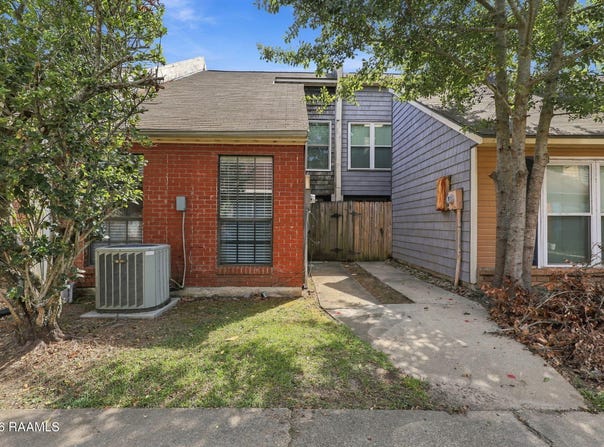 204 Long Plantation Boulevard, Lafayette, LA 70508