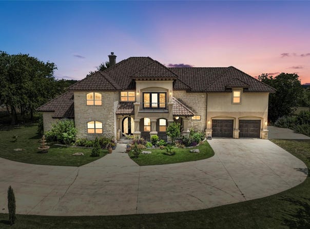 104 Spring Valley St, Hutto, TX 78634