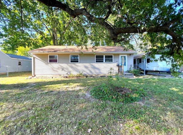 818 E. Lafayette St., Olney, IL 62450