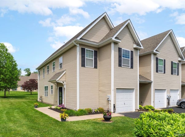 1 Halley Court, Poughkeepsie, NY 12601