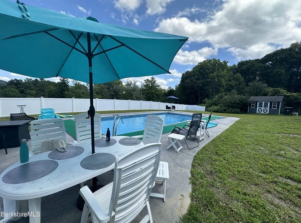187 W Park St, Lee, MA 01238