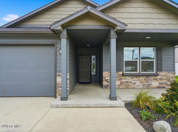 6220 W Irish Cir, Rathdrum, ID 83858