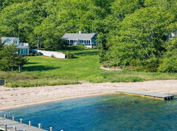 16 Frog Hollow, Vineyard Haven, MA 02568