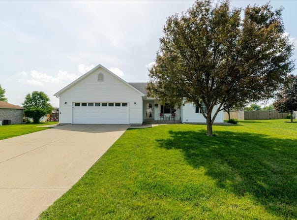 412 Sunset Drive, Colfax, IL 61728
