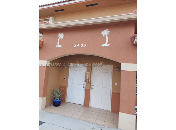 2403 W 76th St, Hialeah, FL 33016