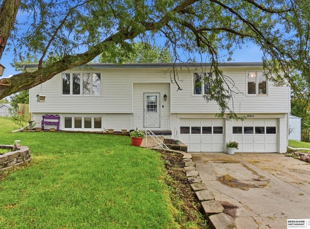 13911 Lisa Circle, Omaha, NE 68138