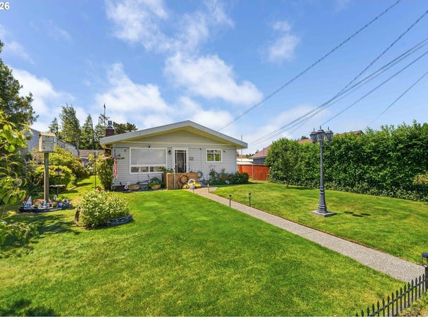 2478 MARION St, NorthBend, OR 97459