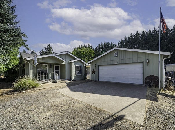 403 Black Tail Lane, Shady Cove, OR 97539